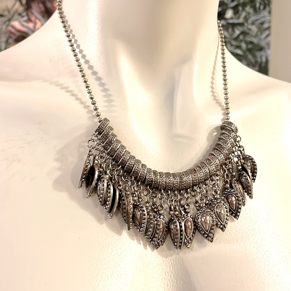 SILVER TONE STATEMENT NECKLACE WITH HANGING TEAR SHAPED MOVEABLE CHARMS